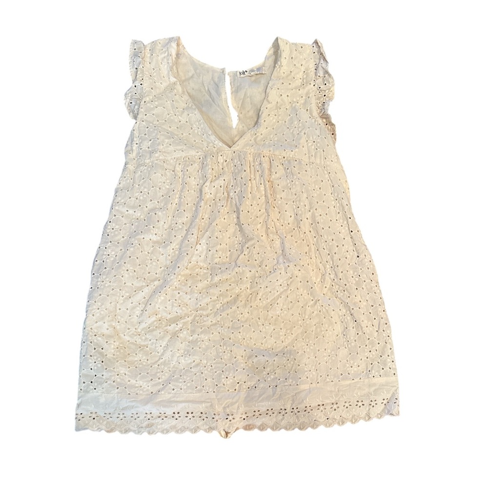 Woman’s cream V-Neck Eyelet Embroidered Lined Romper Size M